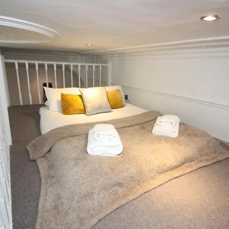 Well Appointed Garden Condo In Kensington Olympia London Exterior photo