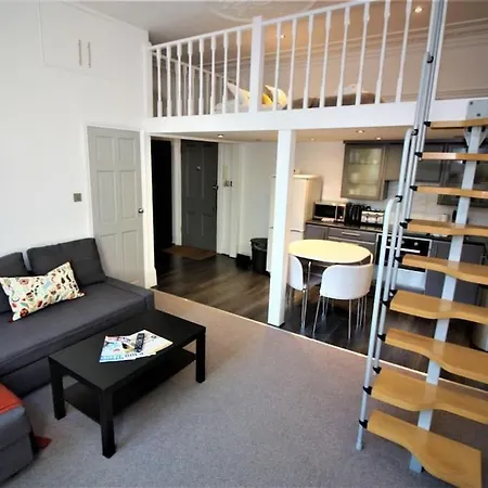 Well Appointed Garden Condo In Kensington Olympia London Exterior photo