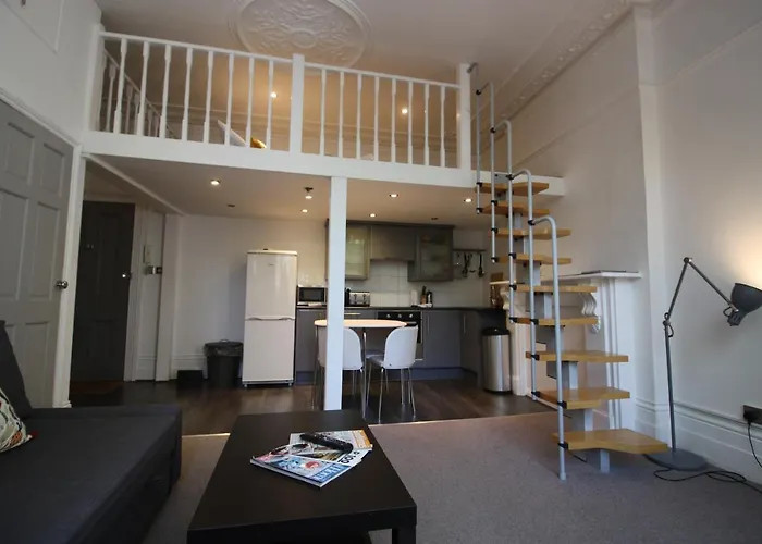 Well Appointed Garden Condo In Kensington Olympia