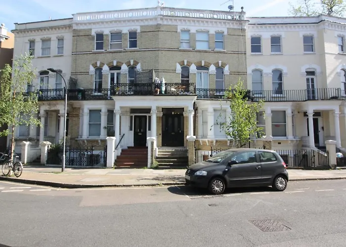 Well Appointed Garden Condo In Kensington Olympia